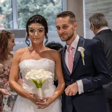 Mladomanželia Žanela a Marek Šilhavíkovci.