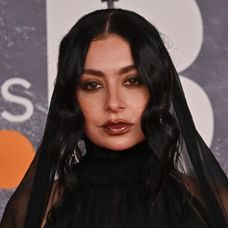 Charli XCX na Brit Awards 2025