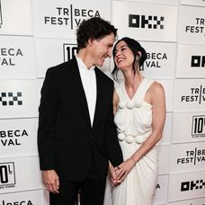 Katy Perry a Justin Trudeau žiarili na červenom koberci.