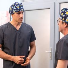 Martina (Adam Bardy)  čaká vážna operácia