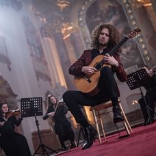 Gitarový virtuóz Dávid Bílek vyráža na turné po celom Slovensku