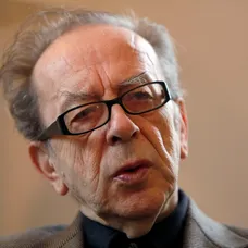 Zomrel Ismail Kadare