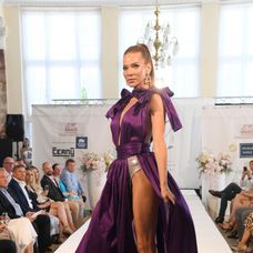 Andrea Verešová na módnej prehliadke Zuzany Lešák Černej v hoteli Imperial v Karlových Varoch