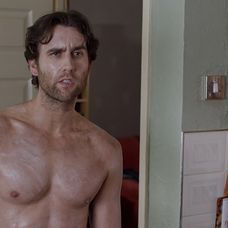 Matthew Lewis v dráme Girlfriends