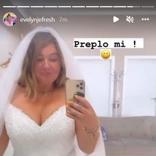Evelyn v svadobných šatách