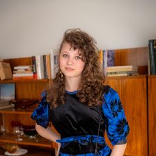 Dámska jazda v Sľube - Lenka a Barbora sa chystajú na ples, Mária, Zita a Magda majú vlastnú párty