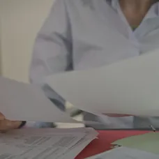 Eva sa dostala k Jakubovmu účtovníctvu.