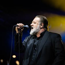 Koncert Russella Croewa s jeho kapelou Indoor Garden Party