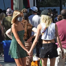 Cara s Kaiou v uliciach Los Angeles
