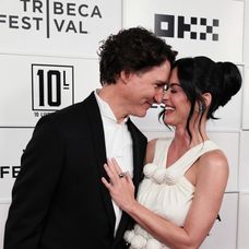 Katy Perry a Justin Trudeau žiarili na červenom koberci.