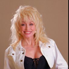 Zomrela legendárna speváčka Dolly Parton (†80)
