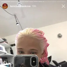 Tereza Mašková v kaderníckom kresle