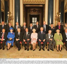 Zomrel strýko princov Williama a Harryho Lord Robert Fellowes