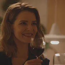Laura vyzvala Andreja, aby na taxík počkala u neho doma.