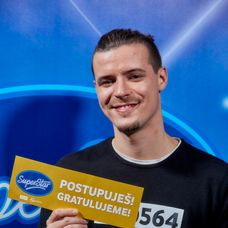 Matěj Vávra postúpil.