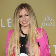 Avril má dnes 36 rokov, no stále vyzerá ako dievčatko.