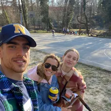 Adam Bardy s manželkou Bibi, synčekom Alanom a Dominikou Roškovou