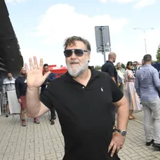 Russell Crowe je už v Karlových Varoch