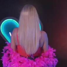 Bombshell Klára.