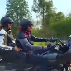 Mario Cimarro a Bronislava Gregušová na motorke v Paraguaji
