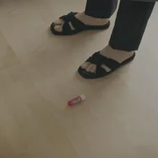 Zábery z prvej epizódy seriálu Zrada.