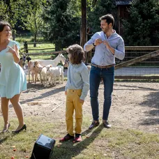 Sisa, Alex a Max na Farme