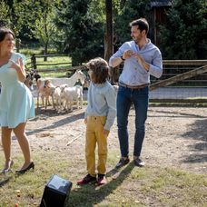 Sisa, Alex a Max na Farme