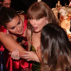 Selenu Gomez a Taylor Swift prichytili pri ohováraní
