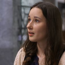 Emina klientka chce dať dieťa na adopciu.