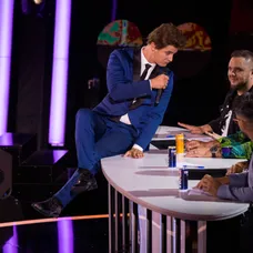 Karol Tóth ako spevák Mika v druhom kole.