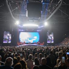 Na snímke taliansky spevák Eros Ramazzotti počas svojho koncertu  v Bratislave 16. apríla 2026