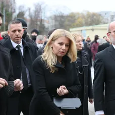 Prezidentka SR Zuzana Čaputová s partnerom na poslednej rozlúčke Mekyho Žbirku