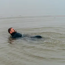 V studenej vode si museli poradiť bez dablérov.