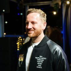 Miro Jaroš na markizáckej párty.