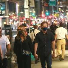Julia Roberts a jej manžel Daniel Moder v uliciach New Yorku
