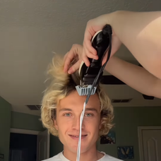 Chris sa ostrihal