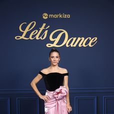 Outfity moderátorov a poroty 9. kola Let's Dance