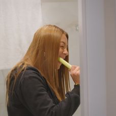 Hanka a Vašek si po návrate z ostrova naplánovali malú párty.