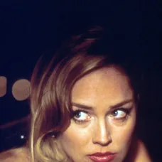 Sharon Stone vo filme Základný inštinkt, rok 1992.