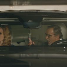 Adela (Lívia Bielovič) odovzdala Pavlovičovi (Jozef Vajda) citlivé údaje pacientov.