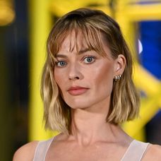 Margot Robbie predviedla štýlový účes. 