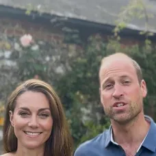 Kate a William na novom videu, princ má bradu!