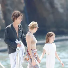 Sienna Miller s dcérou Marlowe a priateľom Olim Greenom.