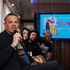 Zábery z tlačovej konferencie k premiére filmu Kavej, ktorá sa konala v železničnom vagóne
