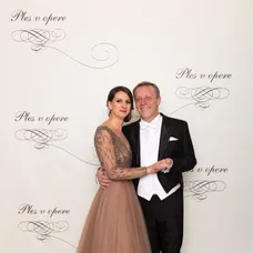 Ingrid-Fasiangova-generalna-riaditelka-Divadla-Nova-scena-so-synom-Marekom-Fasiangom.jpg