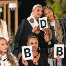 Viviane, Laura, Aicha, Nikol, Gabriela, Mirka