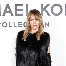 Suki Waterhouse nedá na dlhú ofinu dopustiť.