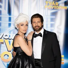 Lady Gaga a Bradley Cooper v slovenskom prevedení