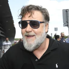 Russell Crowe je už v Karlových Varoch