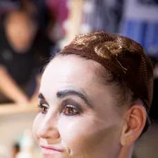Zuzana Haasová ako Charlie Chaplin.